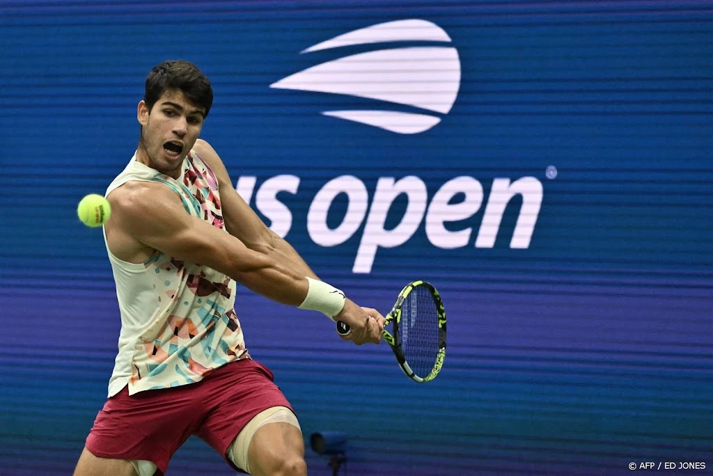 Tennisser Alcaraz plaatst zich voor kwartfinales US Open