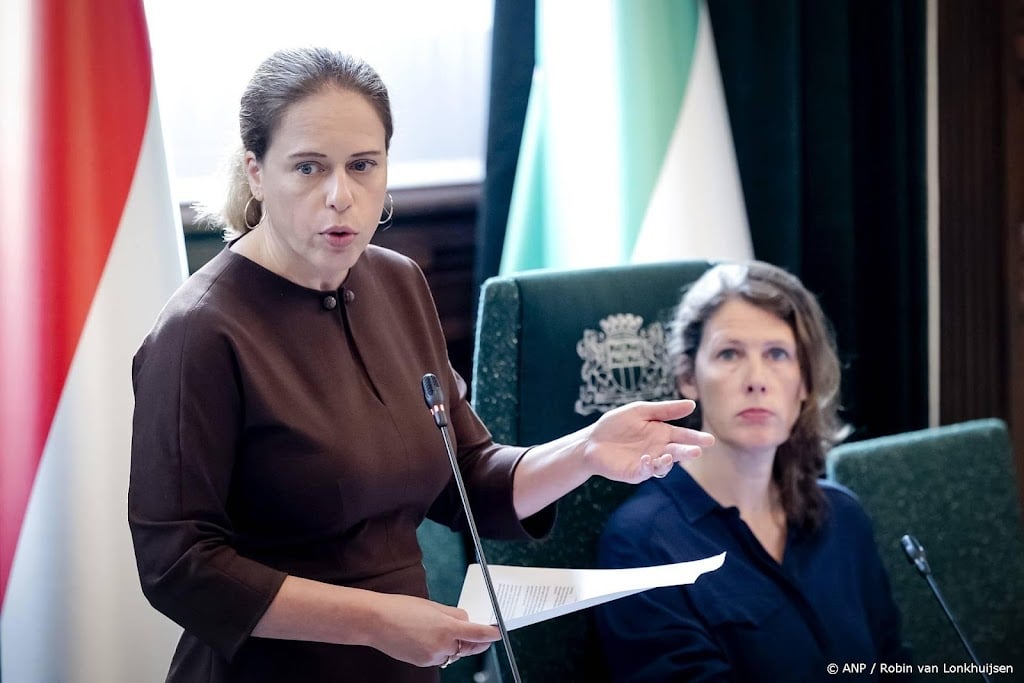 Schouten vindt geen antwoorden over terreurplannen Songfestival