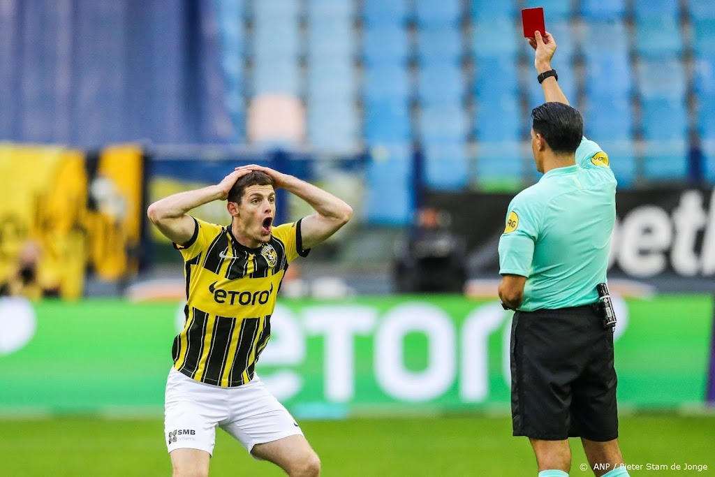 Buitink twee duels geschorst na rode kaart tegen Feyenoord