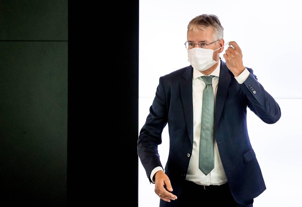 Minister Slob: ruzie NOS en Vooravond 'geen fraaie figuur'