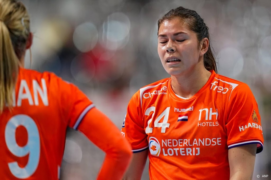 Eerste duel handbalsters dag uitgesteld na positieve test Servië