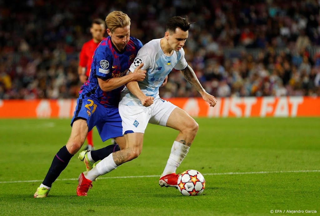 Frenkie de Jong op de bank bij Barcelona