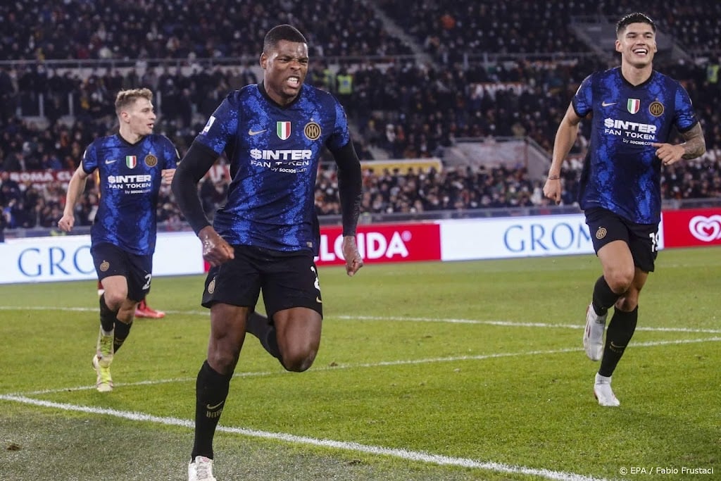 Inter wint mede dankzij treffer Dumfries ruim van AS Roma