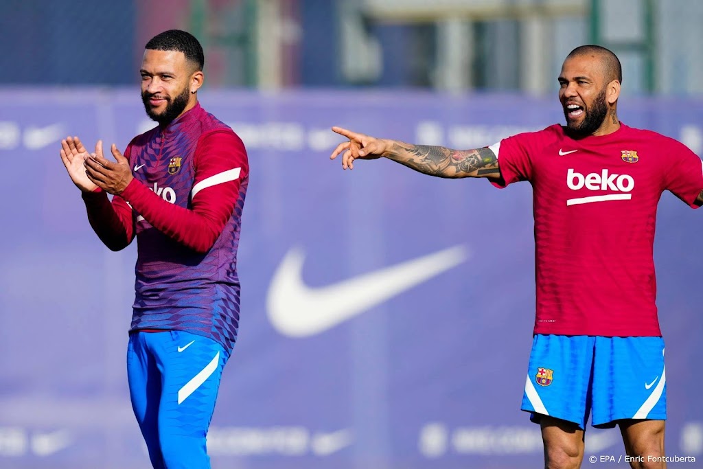 Alves kan in bekerduel officiële rentree maken voor Barcelona