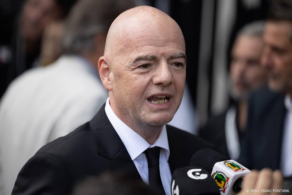 FIFA-baas Infantino roept op 'alle racisten de mond te snoeren'