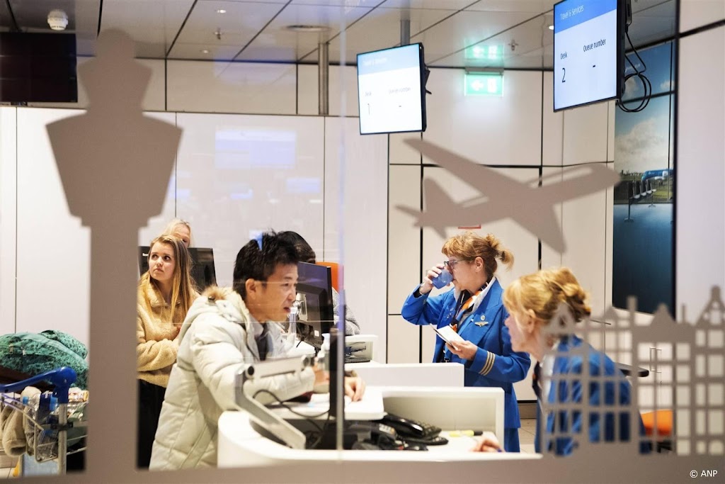 Tientallen geschrapte vluchten op Schiphol door winterse weer