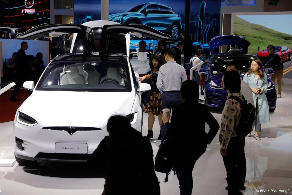 Tesla doet flinke stap terug op Wall Street