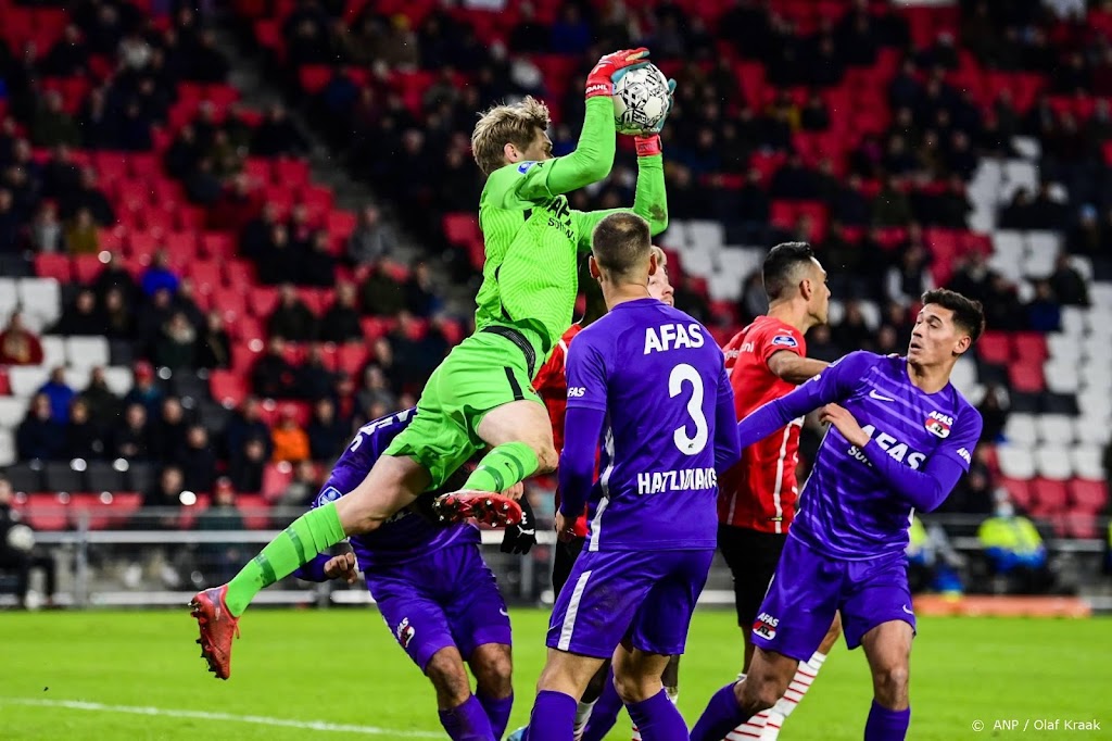 PSV verliest van AZ en dreigt koploper Ajax uit oog te verliezen