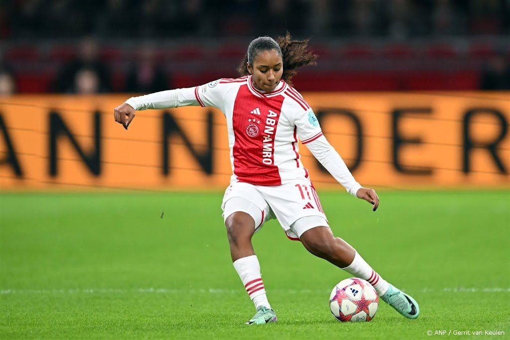 Ajax-aanvalster Weerden twee maanden uit de roulatie