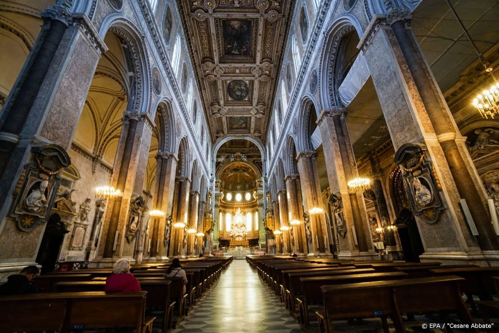 Laagste aantal nieuwe coronadoden in Italië in twee weken tijd