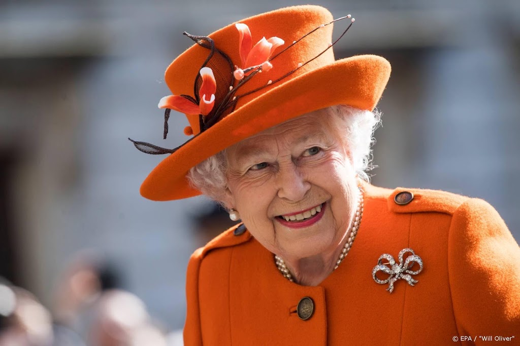 Britse koningin hoopt op 'trotse' mensen en bedankt zorgverleners