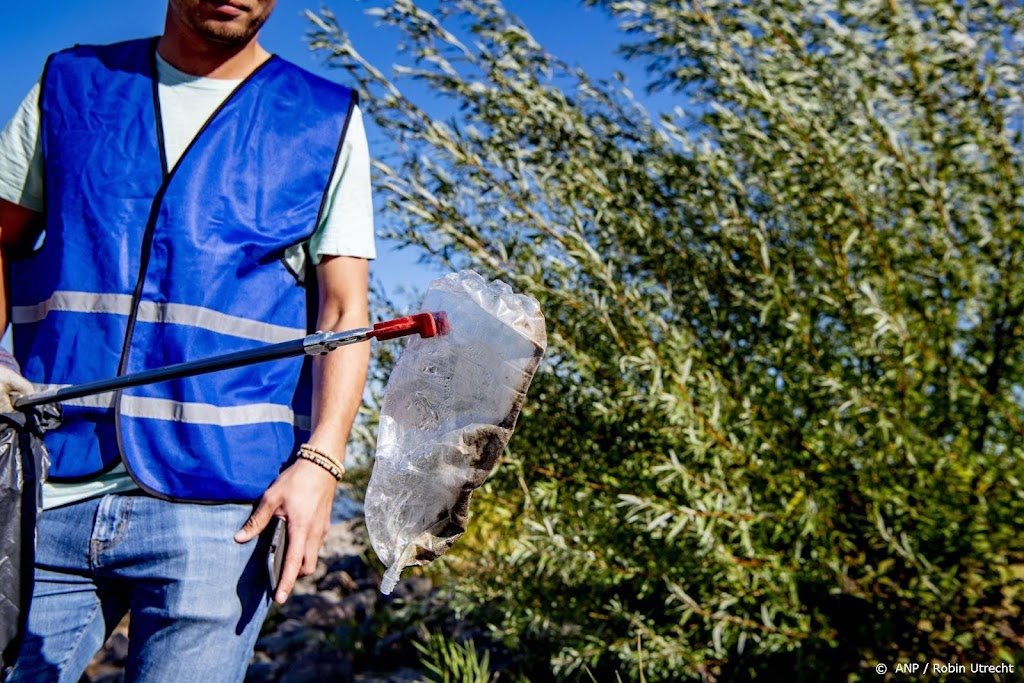 Ruim 40 procent minder flesjes in zwerfafval, wel meer blik