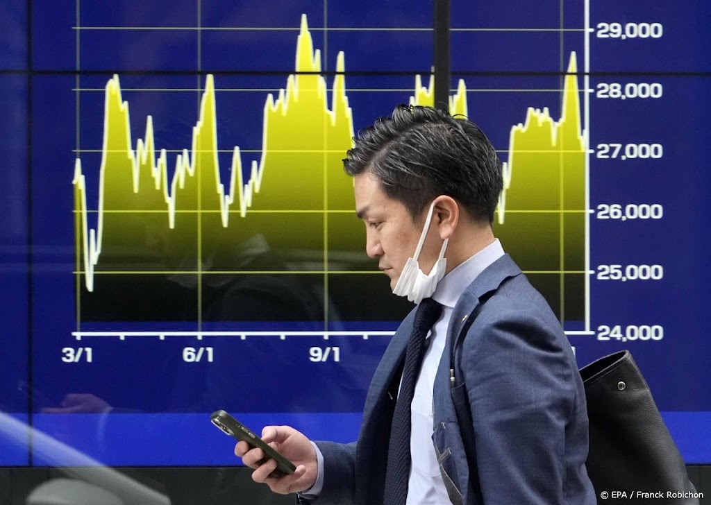 Banken en autoconcerns lager op verdeelde Aziatische beurzen