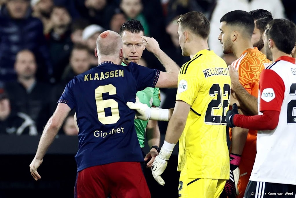 Man (32) vast voor gooien voorwerp dat Ajacied Klaassen verwondde