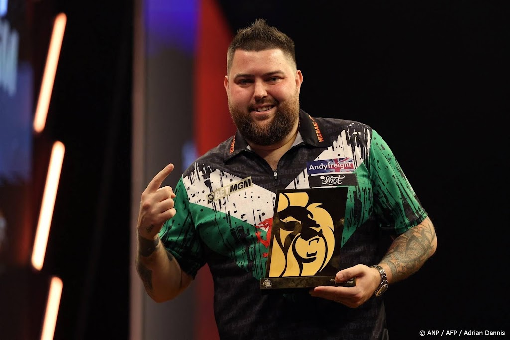 Darter Price gooit negendarter in Manchester