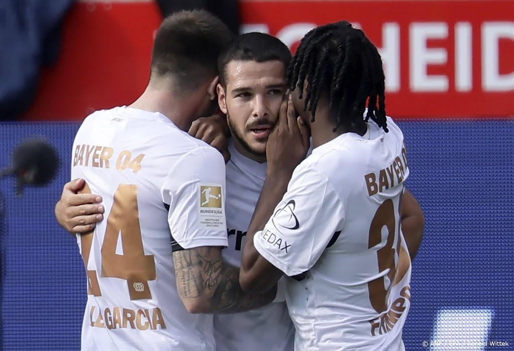Bayer Leverkusen neemt pas in blessuretijd afstand van Heidenheim