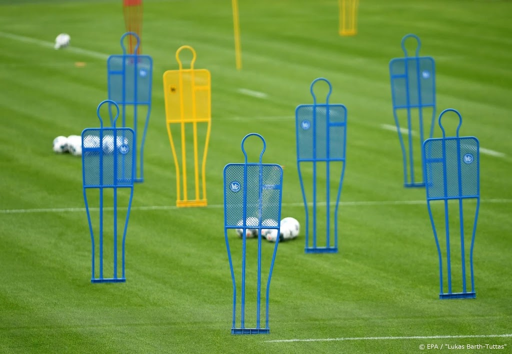 'Speler en staflid Gladbach testen positief op Covid-19'