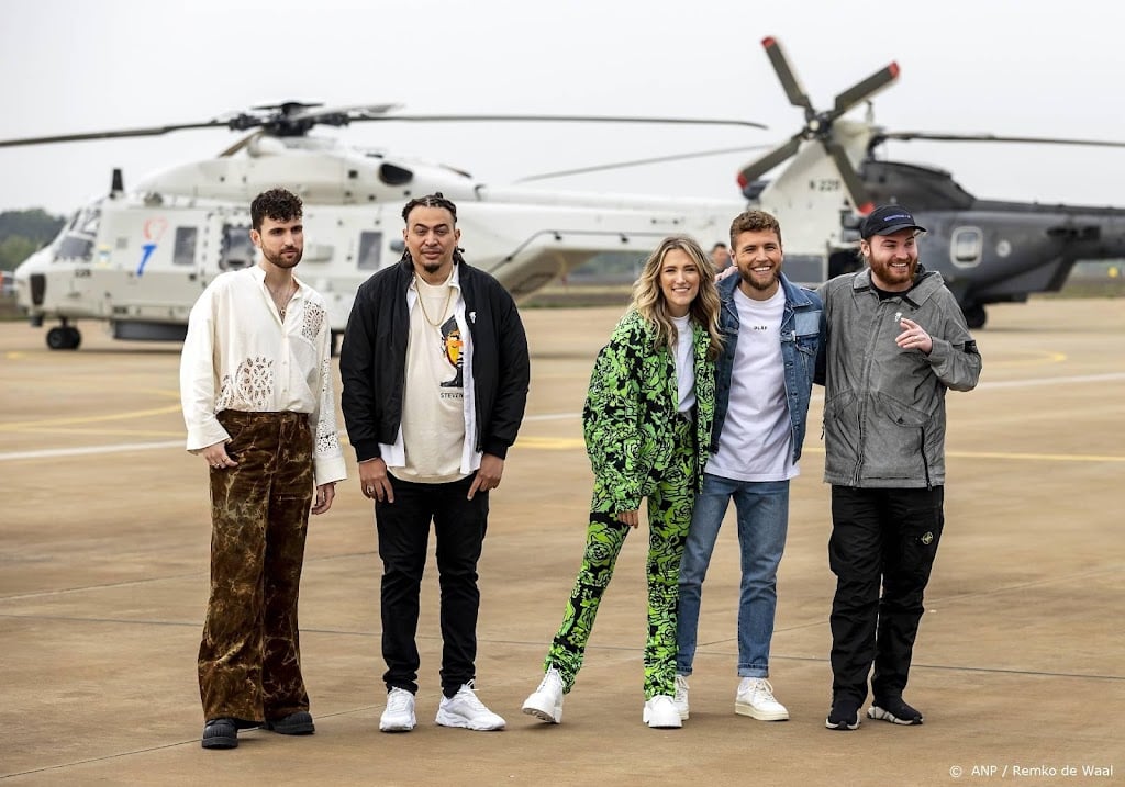 Ambassadeurs van de Vrijheid per heli vertrokken naar festivals