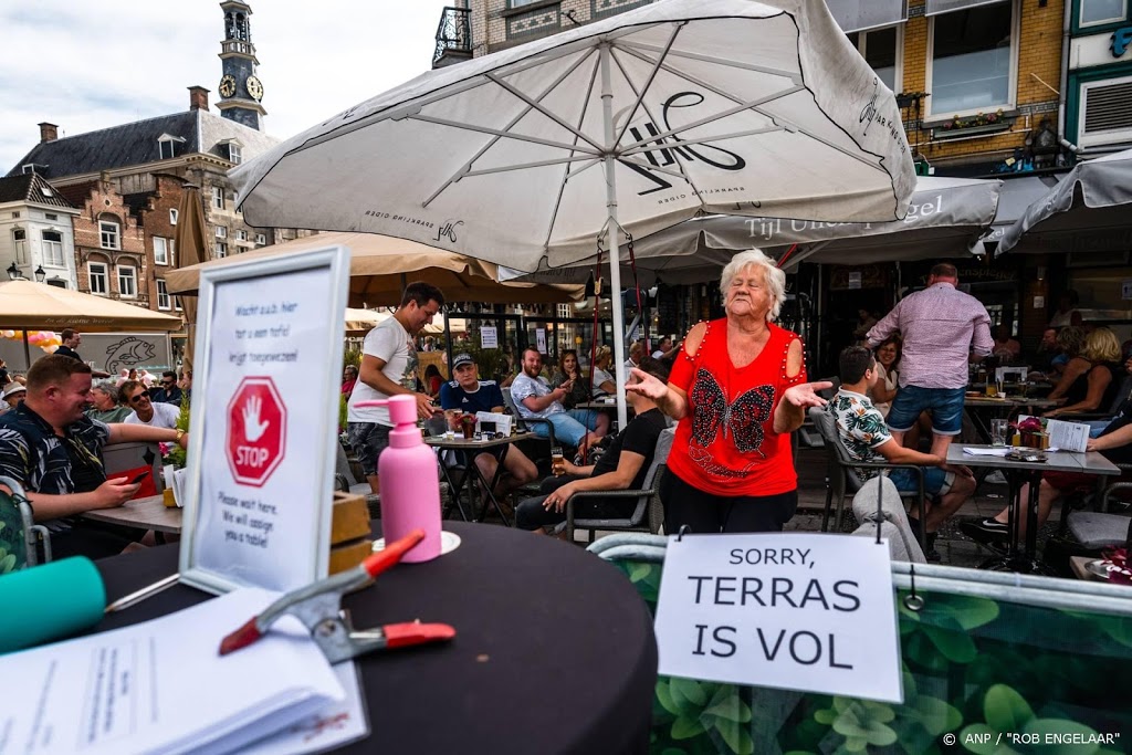 '1,5 meter afstand houden is moeilijk in de horeca'