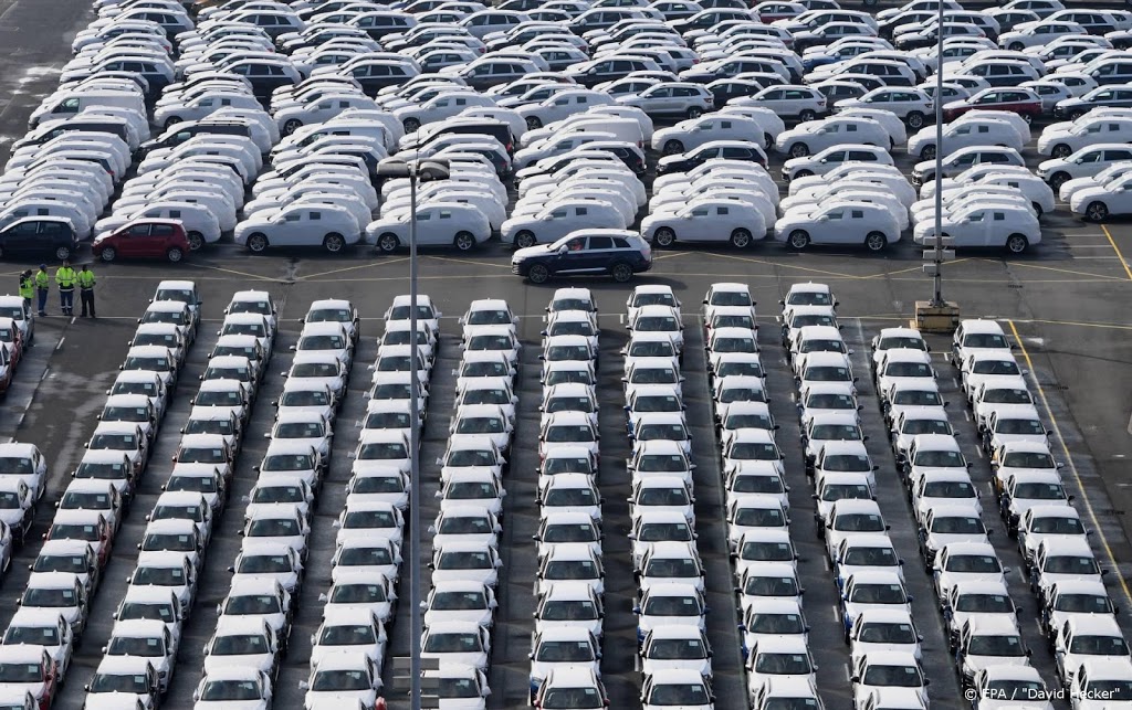 Trump dreigt weer met heffingen op Europese auto's