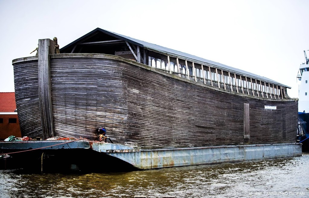'Onzeewaardige' replica Ark van Noach aan de ketting in VK