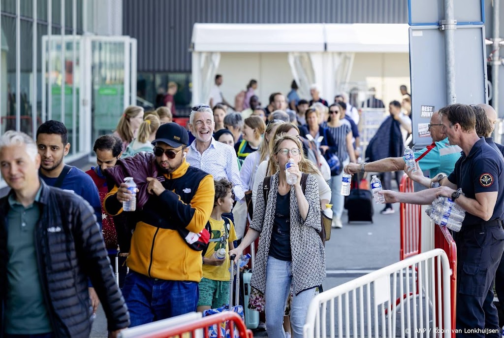 Al vroeg druk op Schiphol op eerste pinksterdag