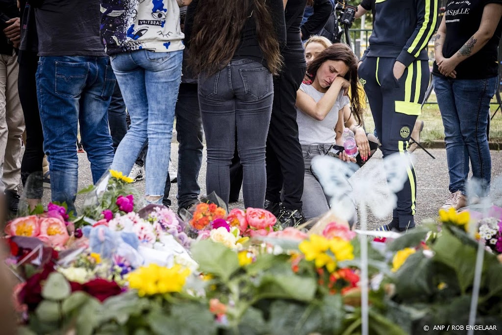 Politie doorzoekt woning verdachte, bloemen bij vindplaats Gino