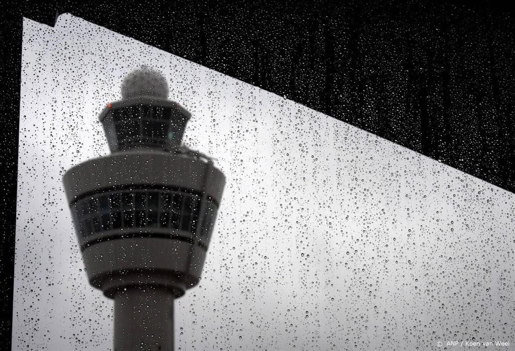 Schiphol: ongeveer 400 vluchten geschrapt vanwege noodweer