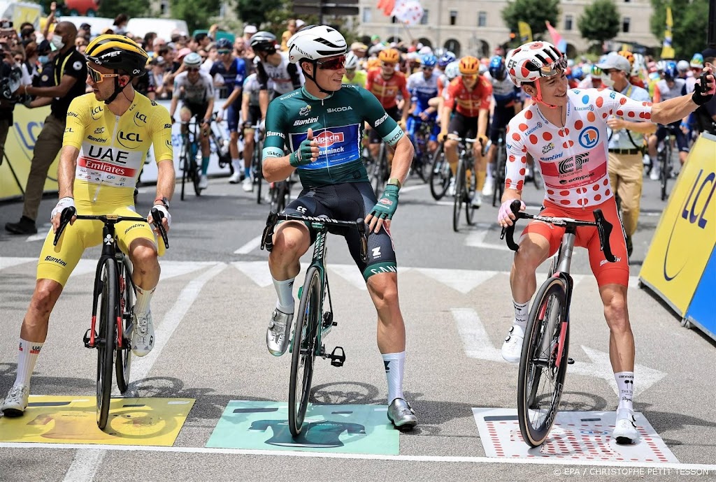 Tourpeloton op weg voor eerste Pyreneeënrit