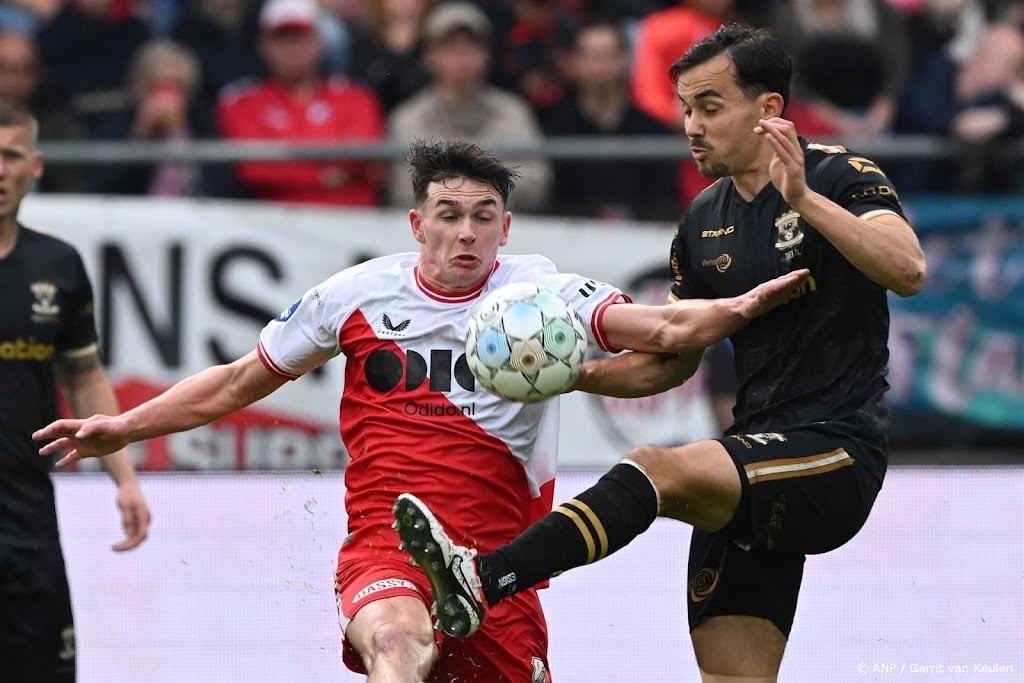 FC Utrecht legt aanvaller Booth langer vast