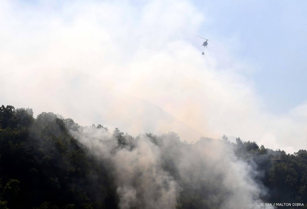 Nederlandse helikopters onderweg naar Albanië vanwege bosbranden