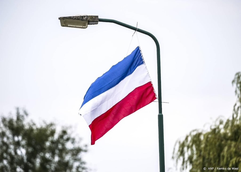 Zuid-Holland doet aangifte van bedreiging om weghalen vlaggen