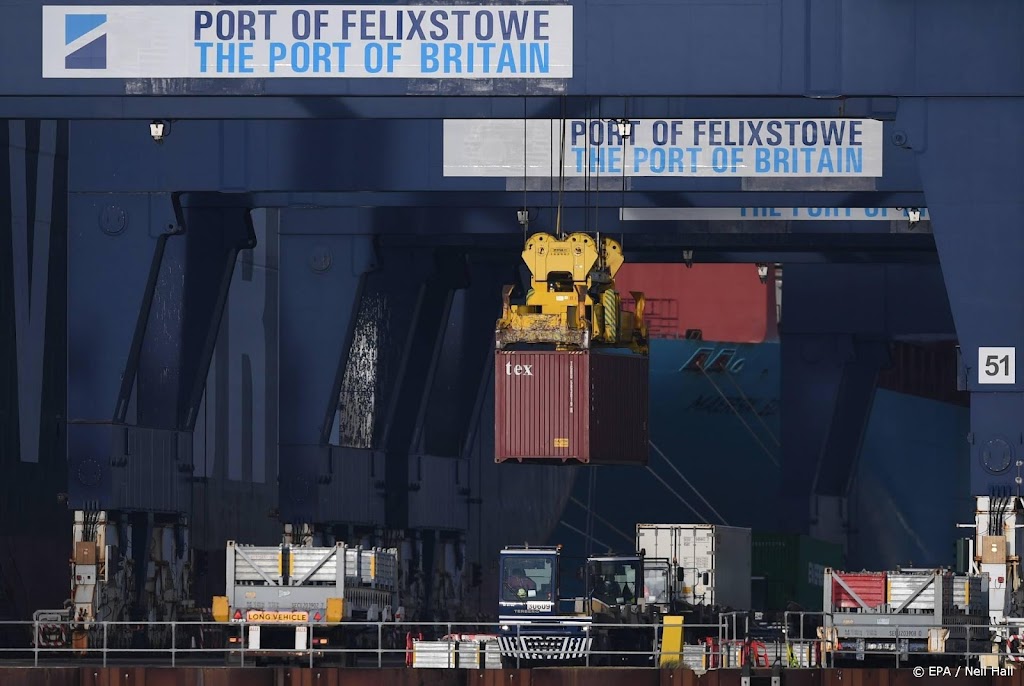 Werknemers grote Britse haven Felixstowe gaan ruim week staken