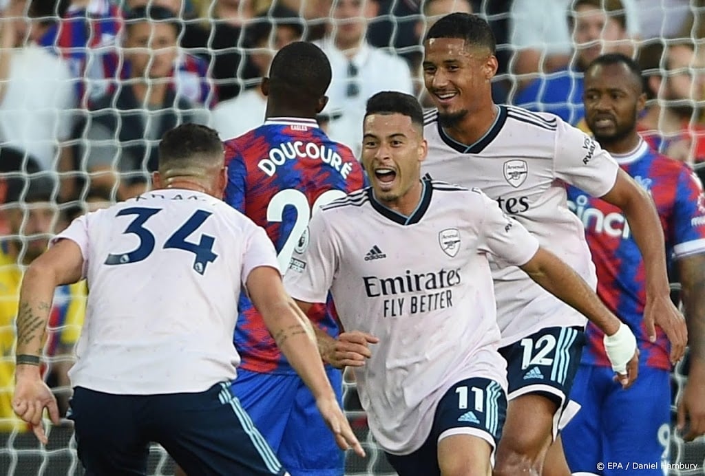 Arsenal opent Premier League met nipte zege