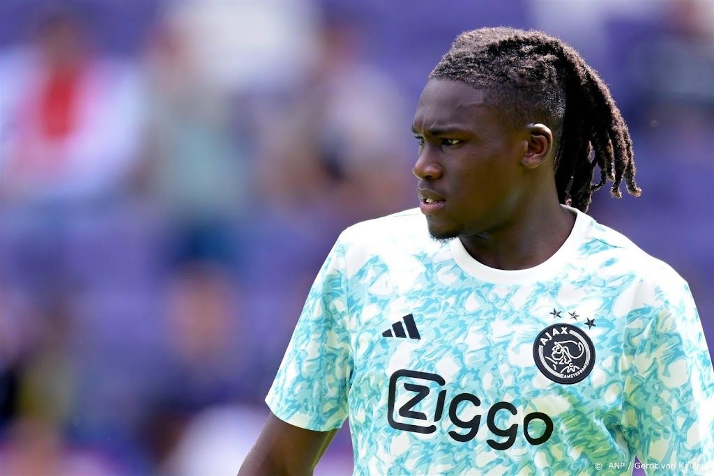 Bassey maakt winnende doelpunt van Fulham in oefenduel
