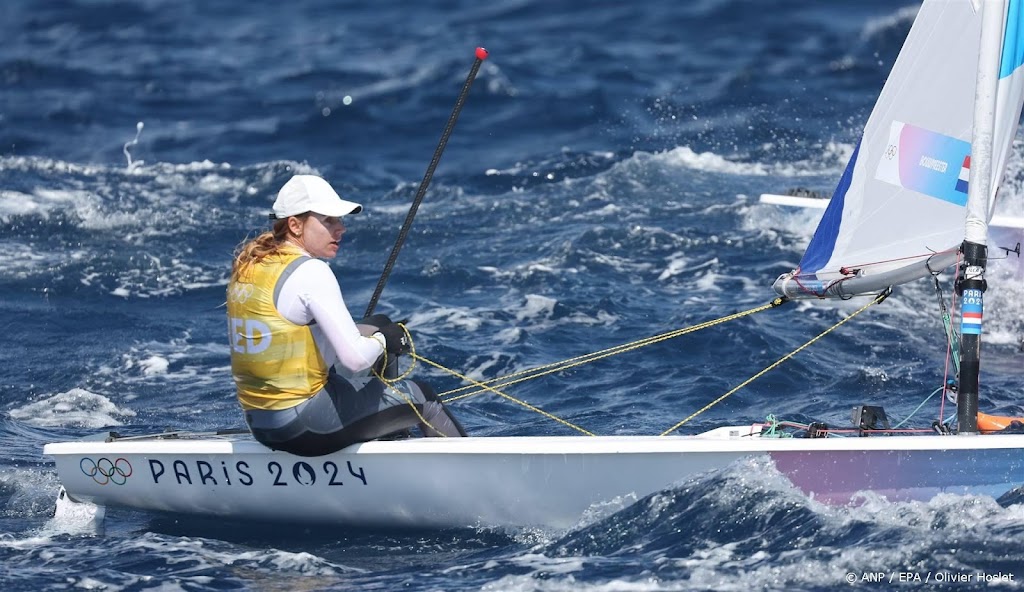 Eerste race zeilster Bouwmeester gestaakt door gebrek aan wind