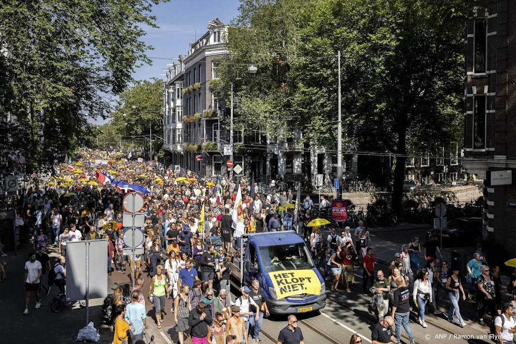 Ruim 20.000 betogers in Amsterdam tegen coronamaatregelen