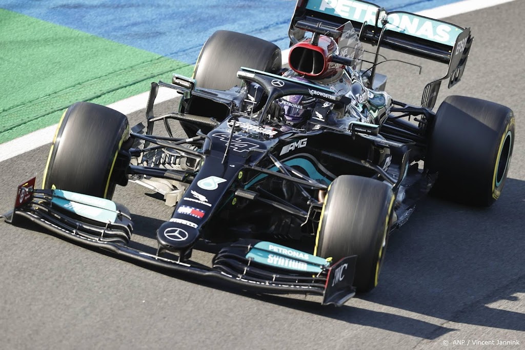 Hamilton berust met een glimlach: Verstappen was gewoon sneller