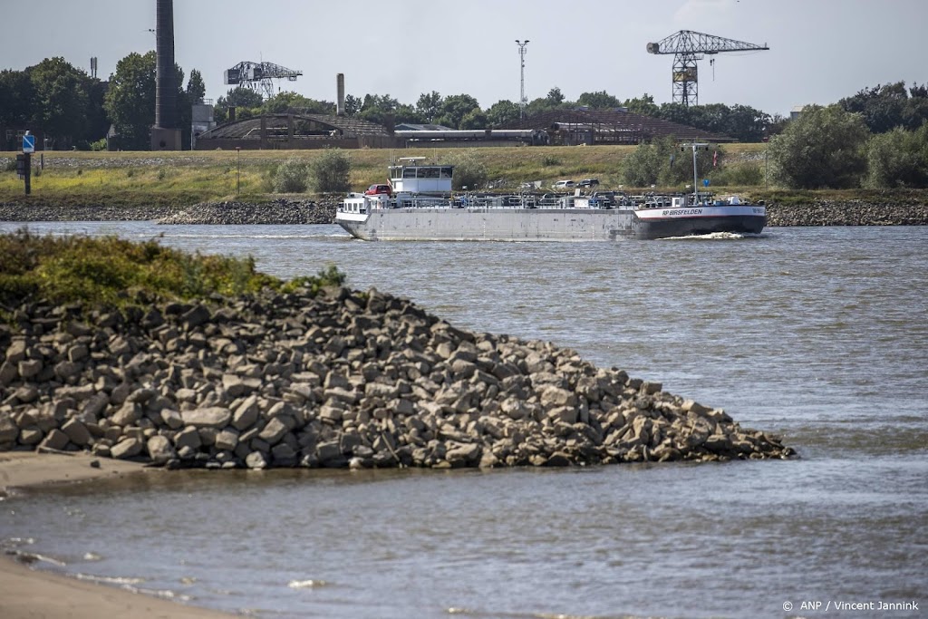 Waterstand grote rivieren daalt weer na korte opleving