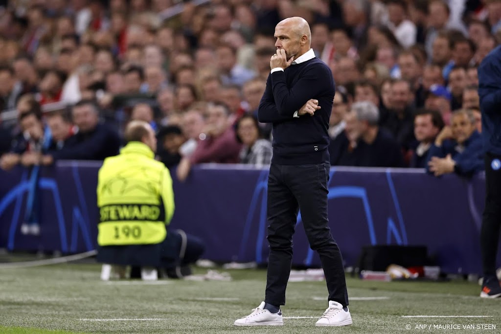 Schreuder begrijpt emoties bij Ajax-fans na blamage tegen Napoli