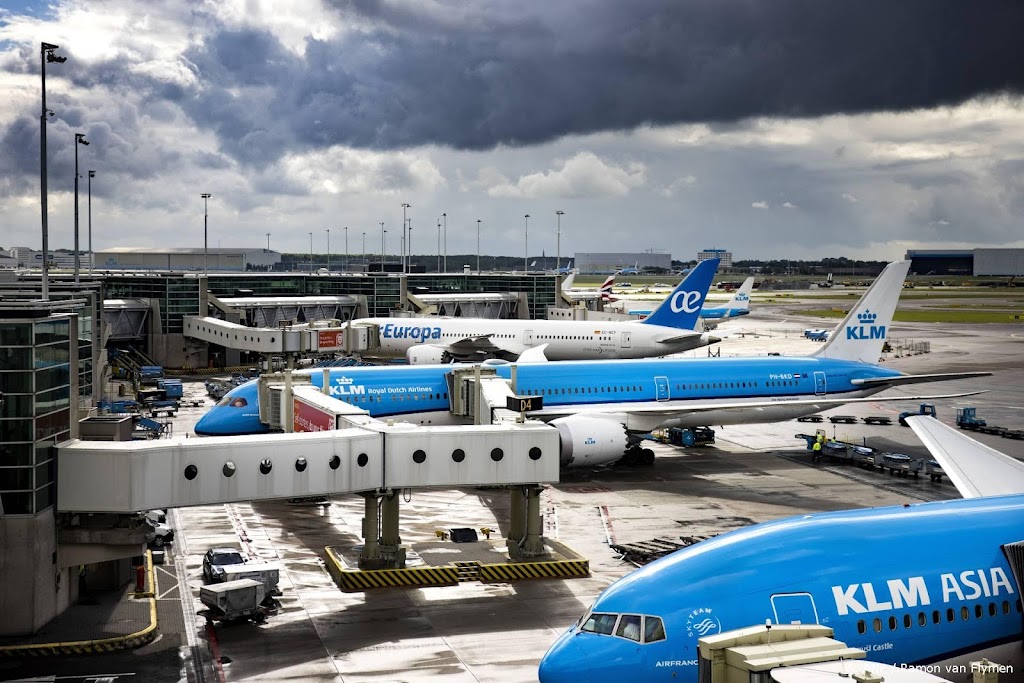 Topvrouw KLM wil sneller einde aan reizigerslimiet Schiphol