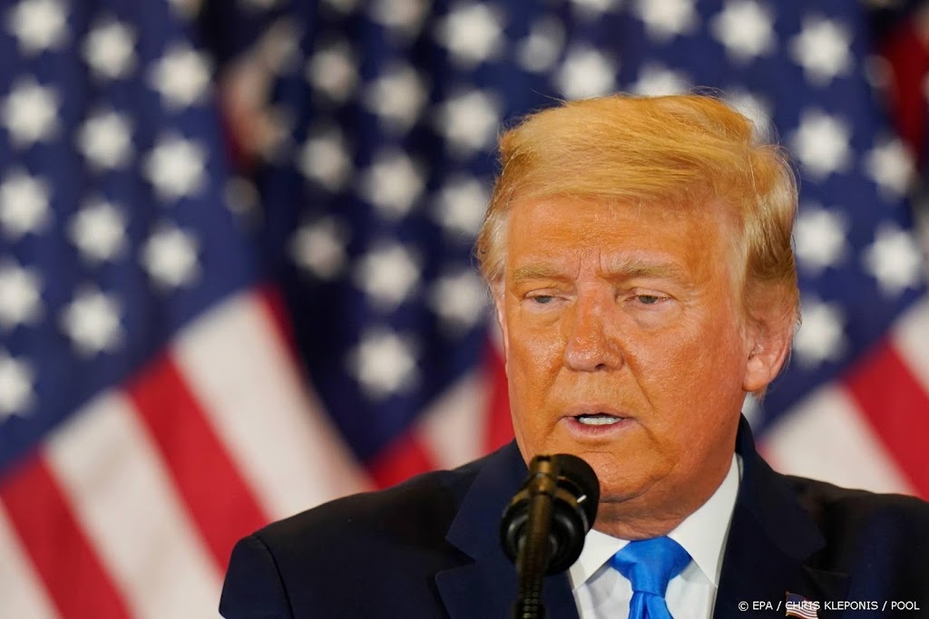 Aanhangers Trump demonstreren voor verkiezingsbureau Arizona