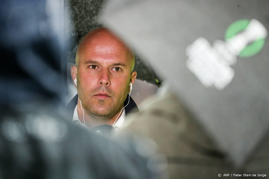 Feyenoord-trainer Slot erkent: duel met AZ is beladen