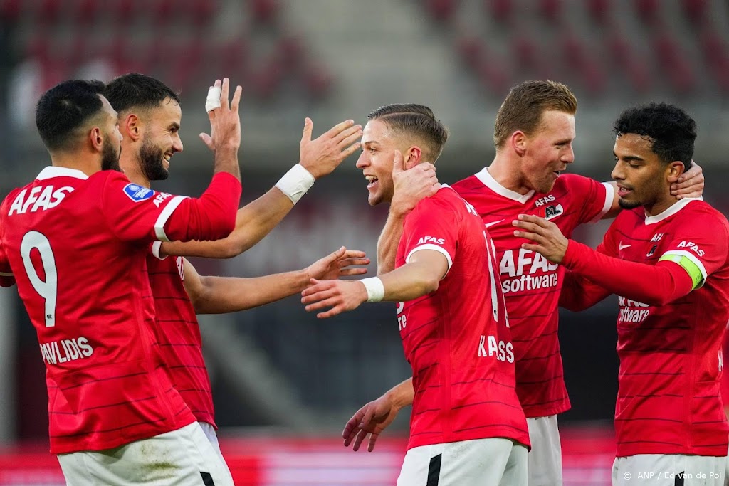 Karlsson leidt AZ met twee doelpunten en een assist langs Sparta