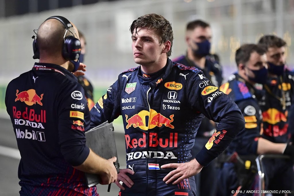 Tijdstraf voor Verstappen tijdens Formule 1-race Saudi-Arabië