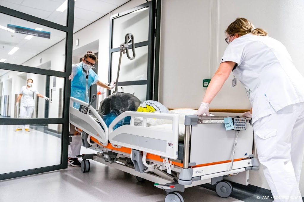 Aantal opgenomen coronapatiënten daalt licht
