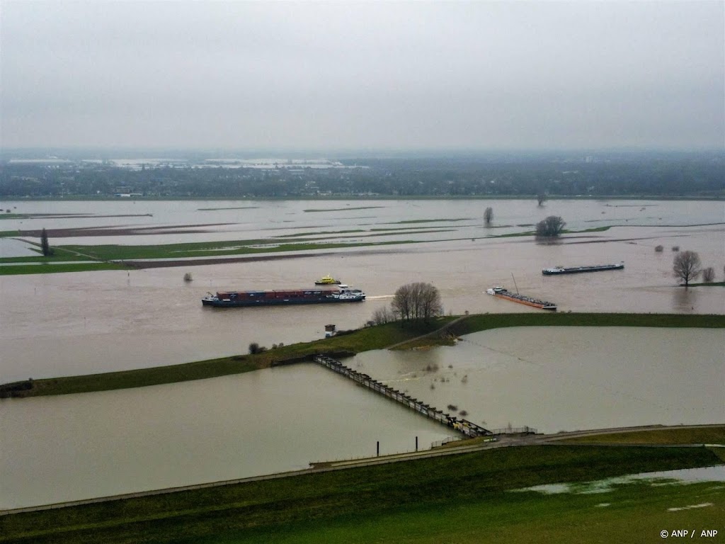 Vastliggend schip IJssel weer los, vaarweg nog niet vrijgegeven