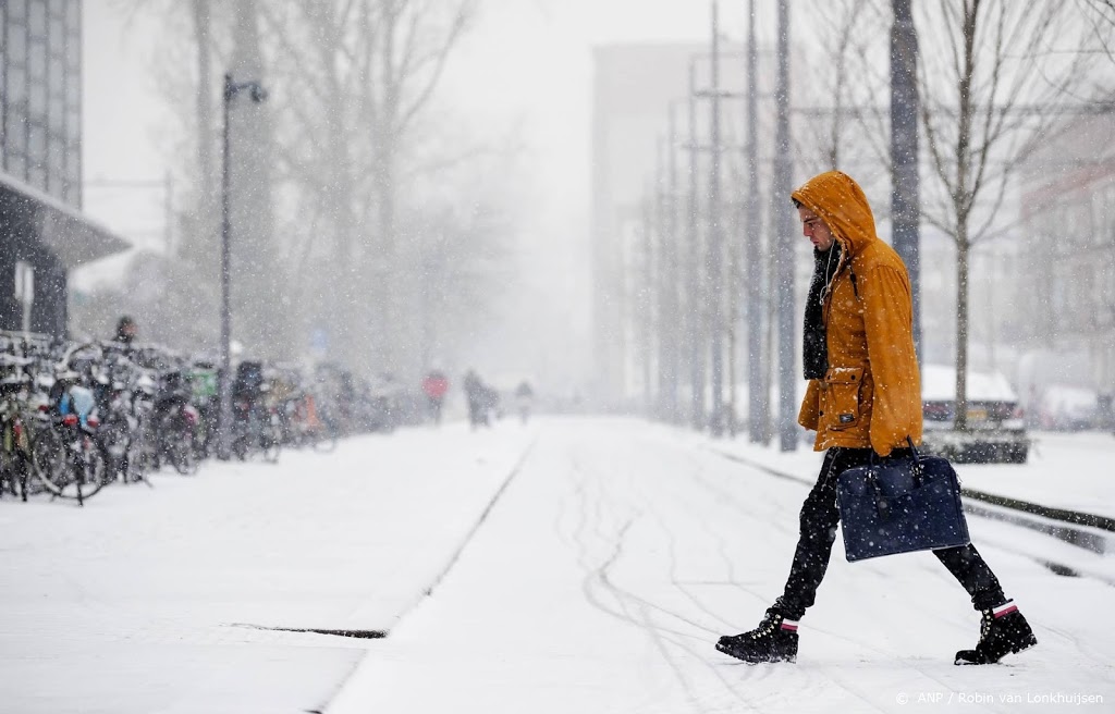 Zondag in hele land code rood door slecht weer, kou en ijsduinen