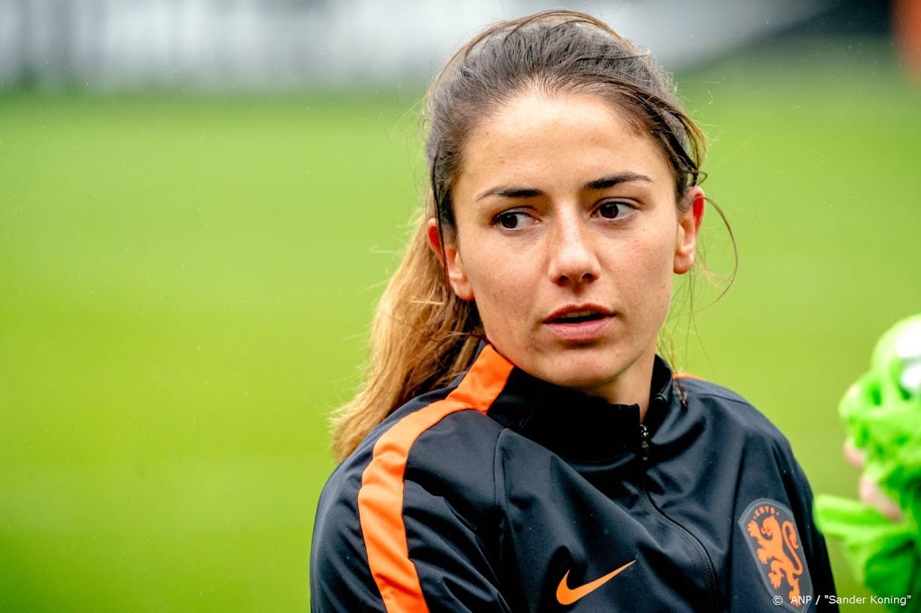 Voetbalster Van de Donk probeerde Van Lunteren over te halen