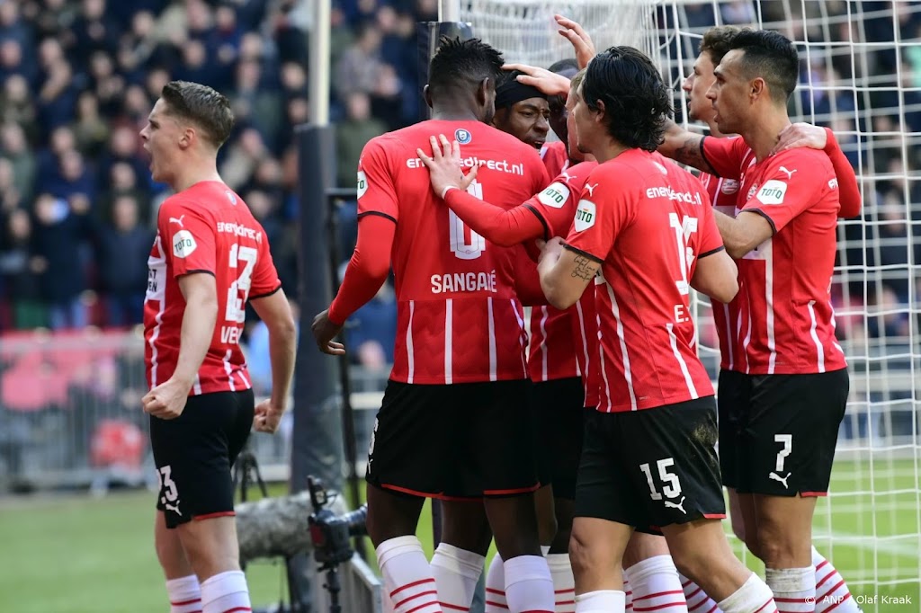PSV met zege op Heracles terug aan kop in Eredivisie